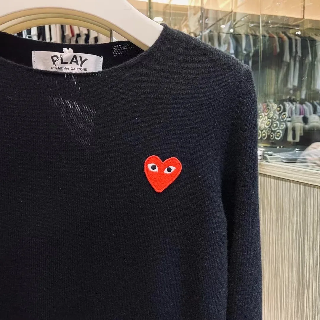 COMME des GARCONS  |Street Style Logo V-neck & Crew neck